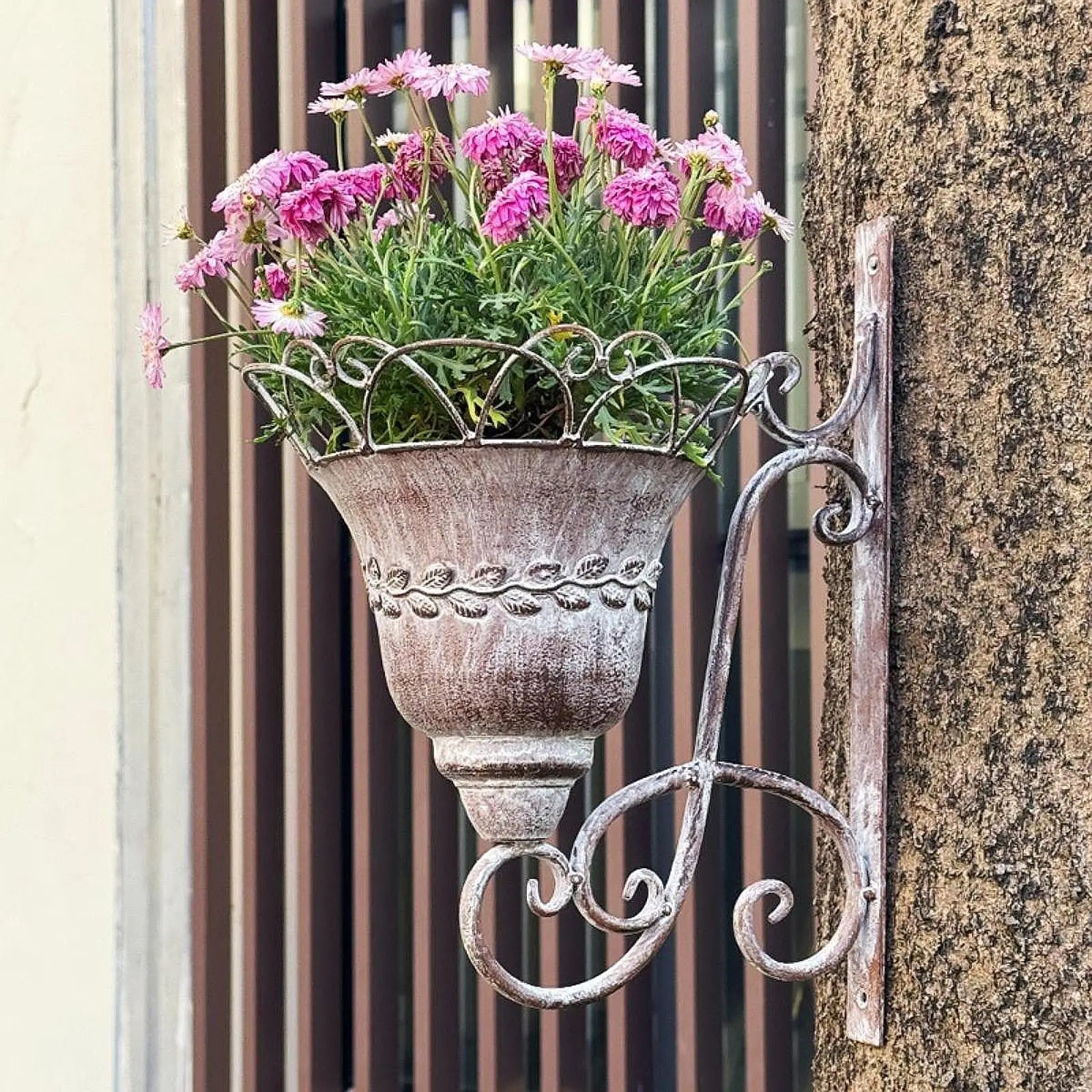Garden Flower Basket Planter Vintage Style Decorative Ornament Wall Mounted Flower Pot for Indoor Patio Farmhouse Outside Porch