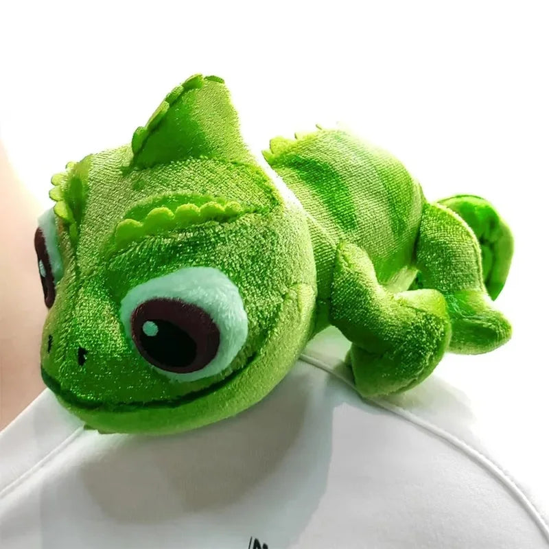 2026 Pascal Rapunzel Chameleon Lying Shoulder Plushie Toy Stuffed Doll Plush Toys Kawaii Pascal Decor Boys Girls Birthday Gift CB DROPSHIPPING
