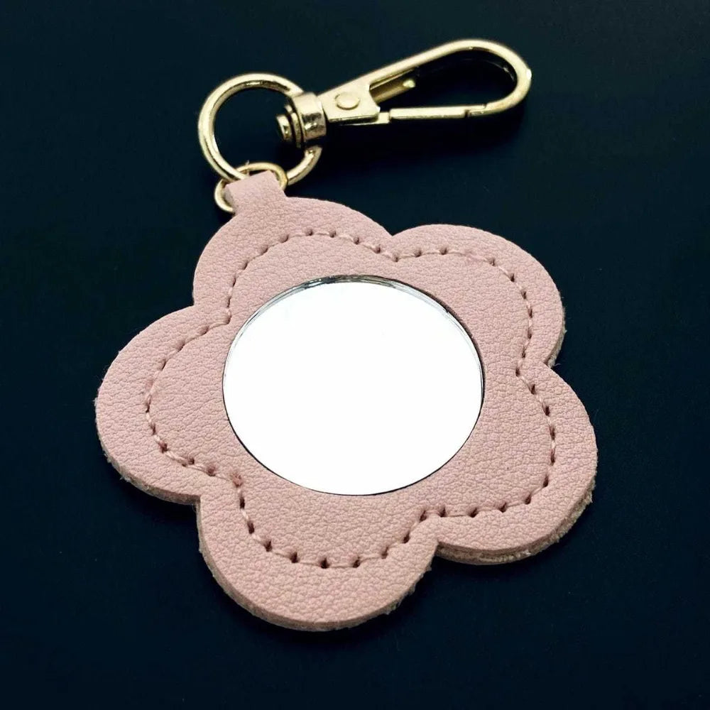 Simple Leather Hanging Keyring Small Mirror Key Chain Ring Bag Pendant for Gift Car Packet Keychain Cute Makeup Flower Shaped