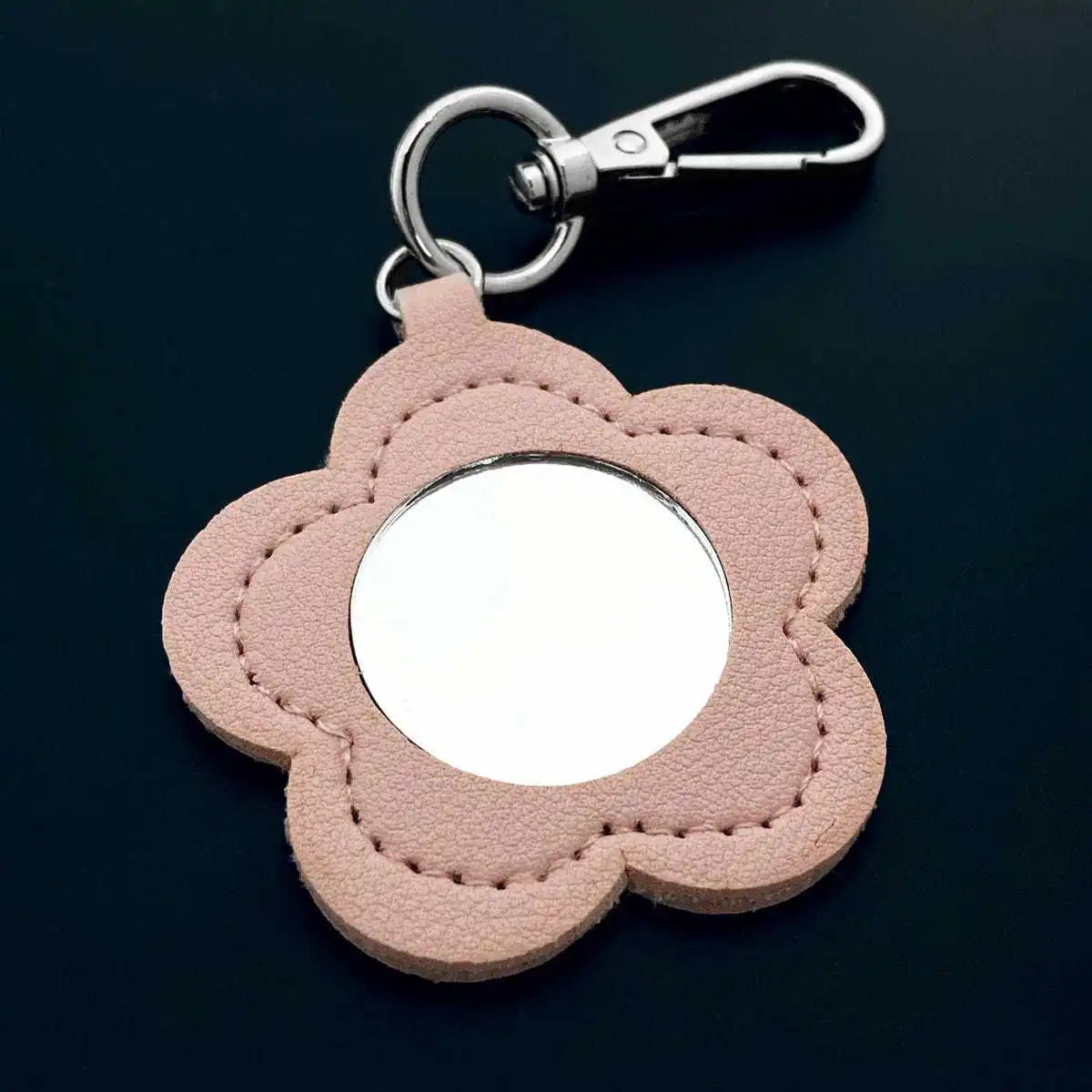 Simple Leather Hanging Keyring Small Mirror Key Chain Ring Bag Pendant for Gift Car Packet Keychain Cute Makeup Flower Shaped