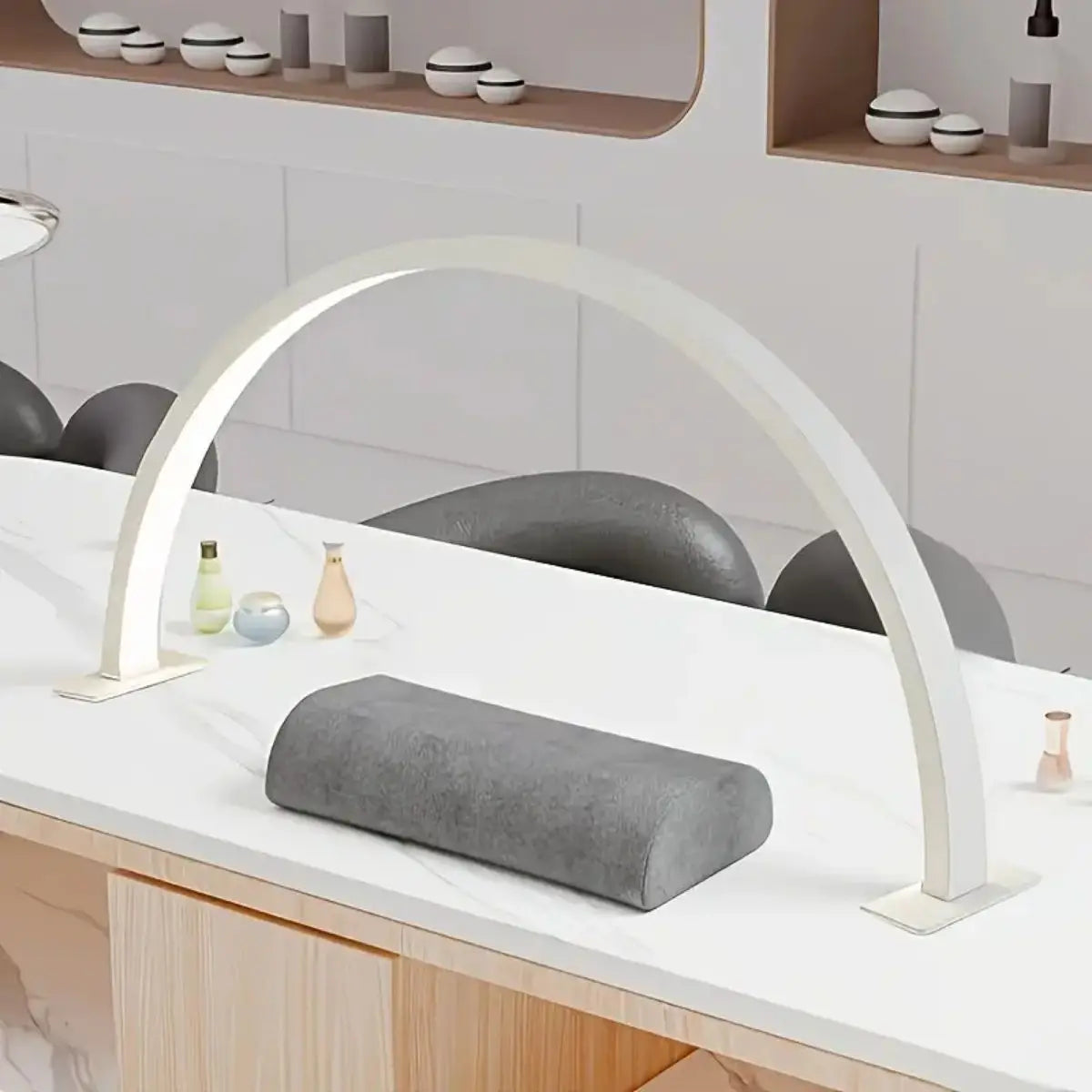 The 1pc crescent shaped nail lamp has adjustable brightness and color temperature, suitable for extending nails, eyelashes, and