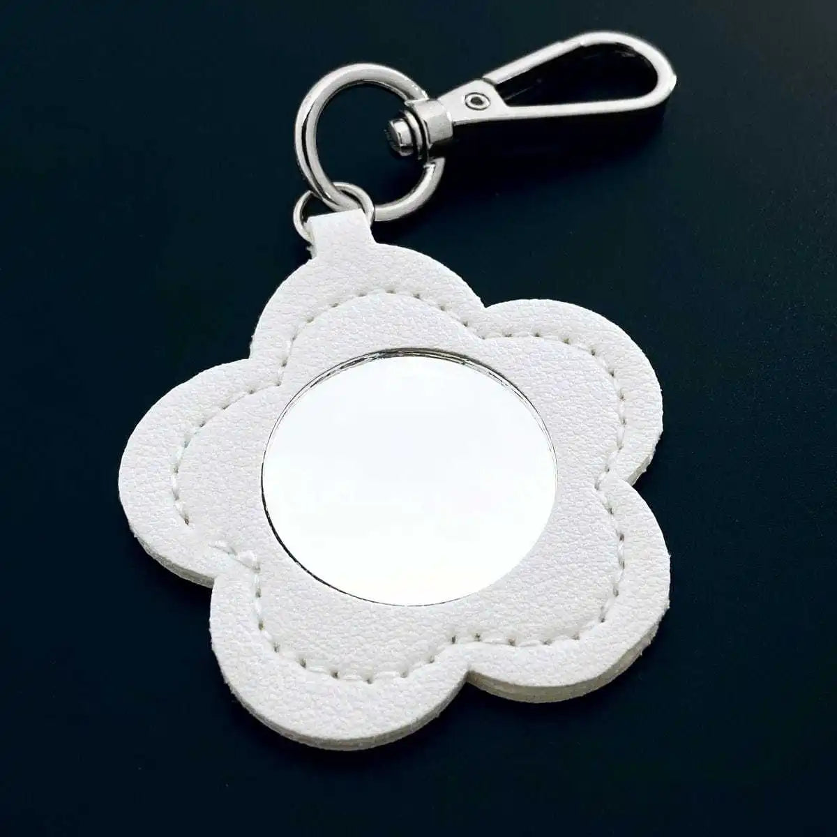 Simple Leather Hanging Keyring Small Mirror Key Chain Ring Bag Pendant for Gift Car Packet Keychain Cute Makeup Flower Shaped