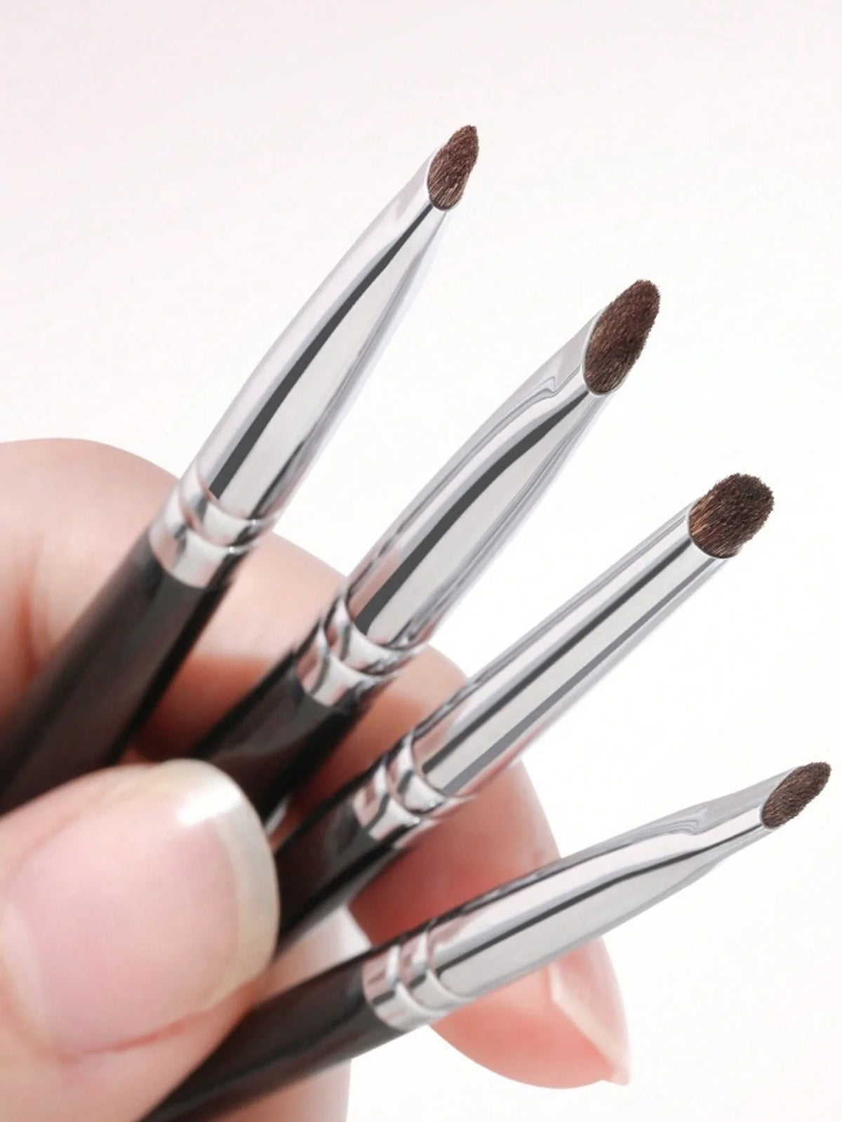 4Pcs Small Eyeshadow Brushes for Fine-Tuning Eye Makeup, Tapered Small Brushes for Highlighting, Fine Detail Blending, and Concealing CB DROPSHIPPING