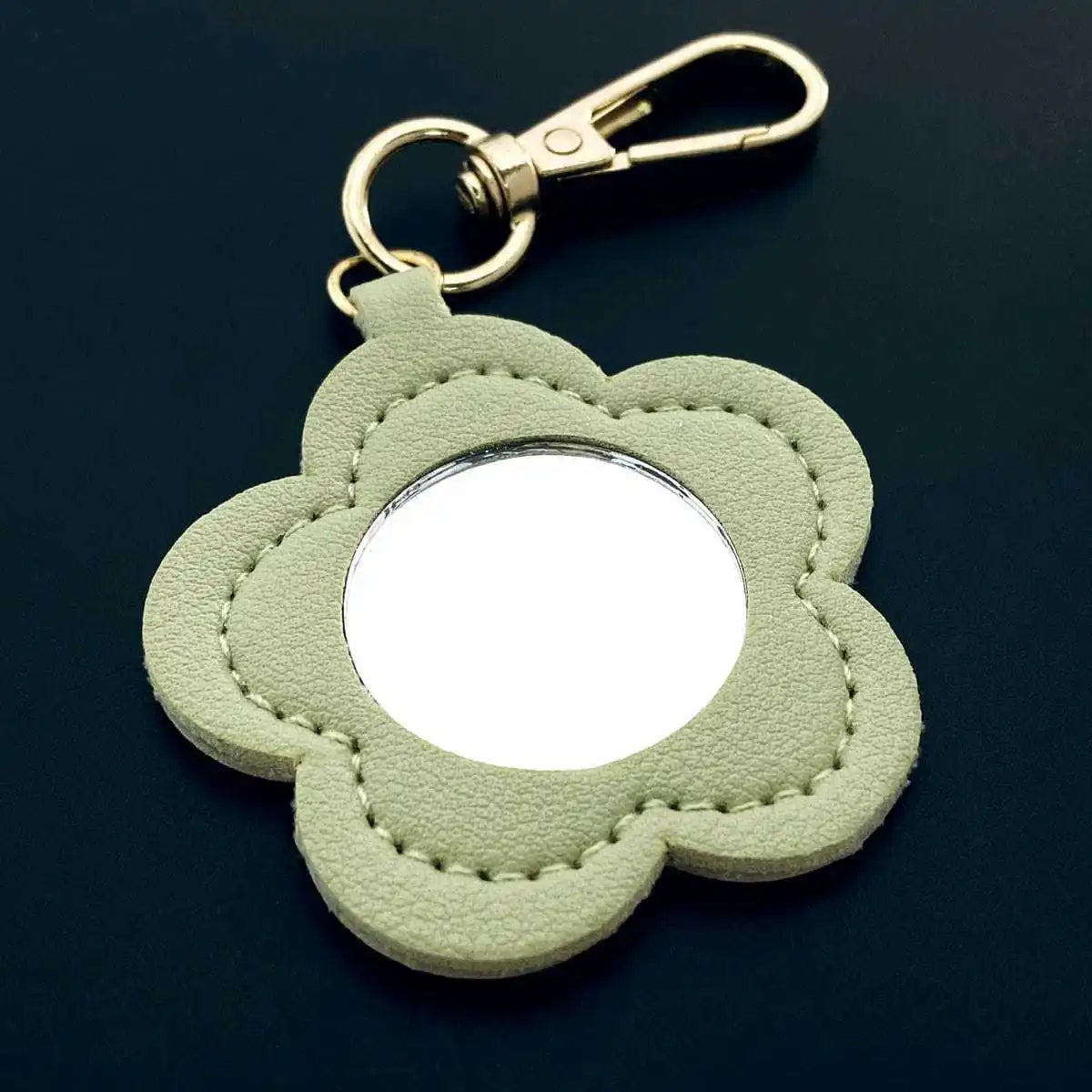 Simple Leather Hanging Keyring Small Mirror Key Chain Ring Bag Pendant for Gift Car Packet Keychain Cute Makeup Flower Shaped